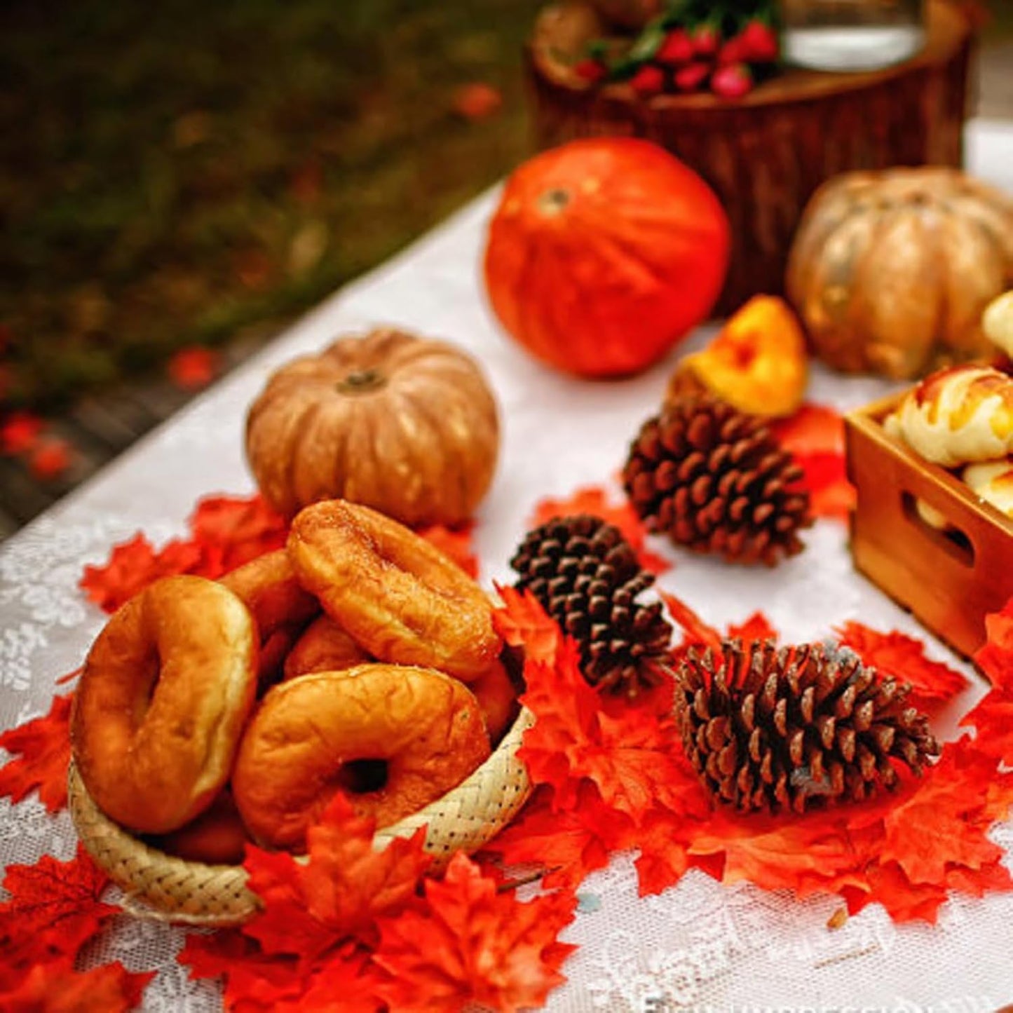 Maple Leaves Confetti,200pcs Fall Leaves Party Table Decorations Scatter Foil Confetti for Autumn Harvest Thanksgiving Wedding Throwing Table Decoration Glitter Party Supplies (green)